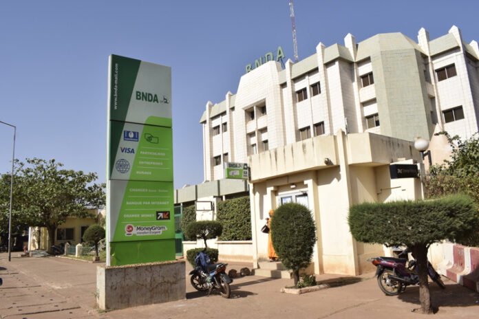 Grève-des-banques-Le-ras-le-bol-des-clients