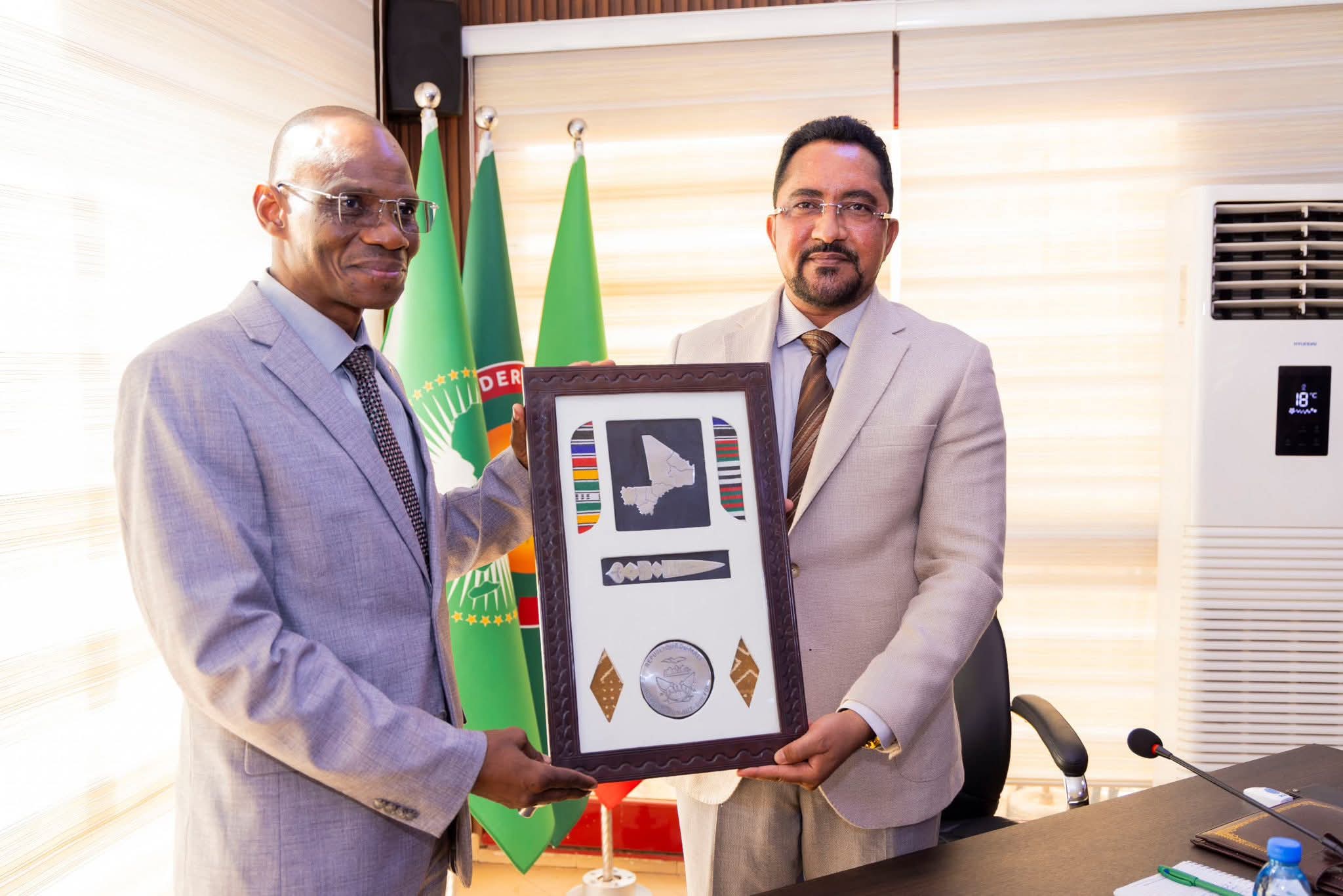 𝐕𝐢𝐬𝐢𝐭𝐞 𝐝𝐞 𝐜𝐨𝐮𝐫𝐭𝐨𝐢𝐬𝐢𝐞 𝐝𝐞 𝐥𝐚 𝐂𝐨𝐦𝐦𝐢𝐬𝐬𝐢𝐨𝐧 𝐝𝐞𝐬 𝐀𝐟𝐟𝐚𝐢𝐫𝐞𝐬 É𝐭𝐫𝐚𝐧𝐠è𝐫𝐞𝐬, 𝐝𝐞𝐬 𝐌𝐚𝐥𝐢𝐞𝐧𝐬 𝐝𝐞 𝐥'𝐄𝐱𝐭𝐞́𝐫𝐢𝐞𝐮𝐫 𝐝𝐮 𝐂𝐨𝐧𝐬𝐞𝐢𝐥 𝐍𝐚𝐭𝐢𝐨𝐧𝐚𝐥 𝐝𝐞 𝐓𝐫𝐚𝐧𝐬𝐢𝐭𝐢𝐨𝐧 𝐚𝐮 𝐌𝐌𝐄𝐈𝐀 | InfHonnete