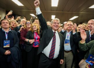 Joan Laporta reconduit à la présidence du FC Barcelone