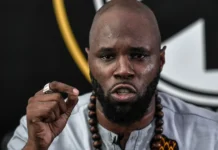 L’influenceur panafricaniste Kemi Seba, recherché par le Bénin, arrêté en Afrique du Sud