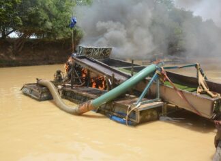 Yanfolila : Des jeunes incendient près de 40 dragues