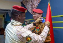 Burkina: Le Capitaine Ibrahim TRAORÉ remet les attributs de Général aux nouveaux promus