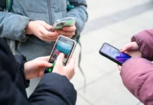 La France prévoit d’interdire l’accès aux réseaux sociaux aux moins de 15 ans