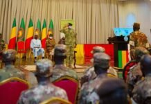 Présentation des militaires libérés au Président de la Transition