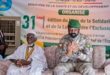 Mois de la solidarité : Assimi Goïta rend visite au doyen d’âge de Bamako