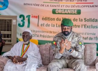 Mois de la solidarité : Assimi Goïta rend visite au doyen d’âge de Bamako