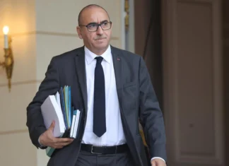 Violences en France : le ministre de l’Intérieur admet qu’il y a eu “une perte de contrôle” de la police dans certaines villes