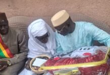 31ème Édition du Mois de la solidarité et de lutte contre l’exclusion : Yacouba KATILE rend visite à la Doyenne d’âge de la Commune IV